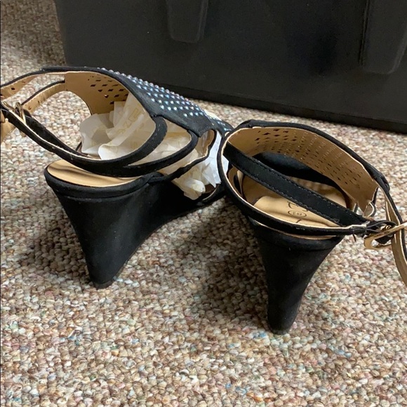 Forever 21 Blk suede open toe heel 8.5 4” heels - Picture 6 of 9